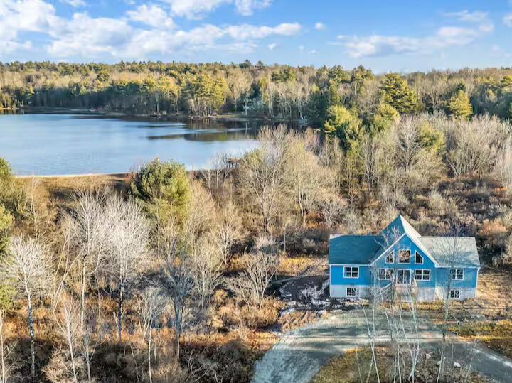 House on Lake Sinca House on Lake Sinca